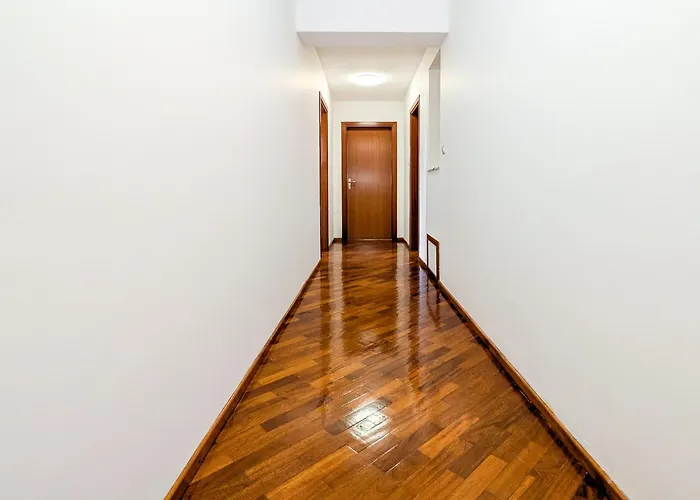 Rynek Old Town By Bookinghost